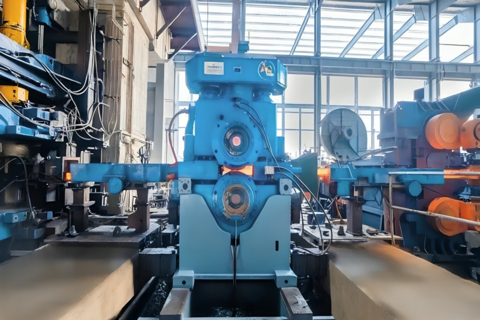 High-performance rolling mill stand for steel rolling applications